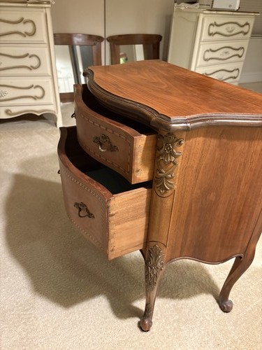 Small cute side table - small,