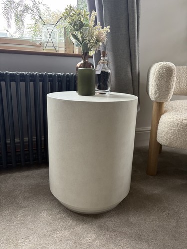 Concrete effect round - , wooden